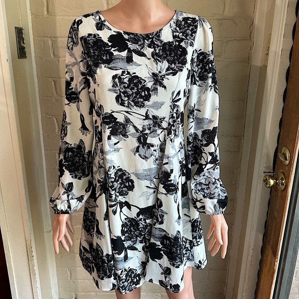 Everly size large white black and gray long sleeve boho cute flowy summer dress